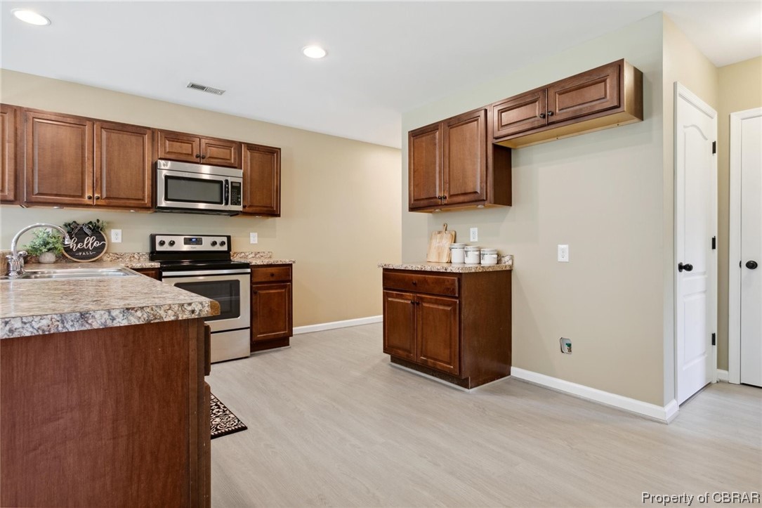6922 Belroi Road Gloucester, VA 23061 - Photo 9 of 30 Kitchen
