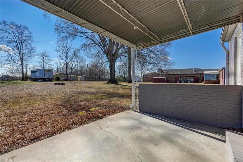 148 East Meadow Road Eden, NC 27288 - Photo 6 of 36