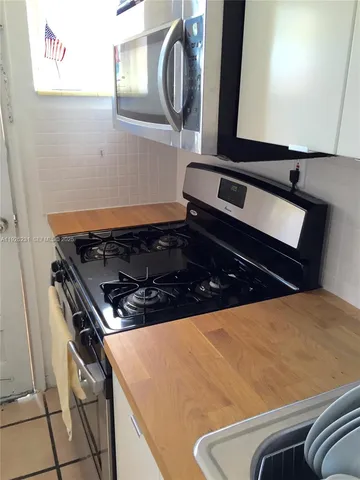 $1,975 | 8340 Crespi Boulevard, Unit 19, Miami Beach, FL 33141