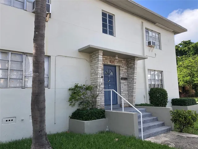 $1,975 | 8340 Crespi Boulevard, Unit 19, Miami Beach, FL 33141