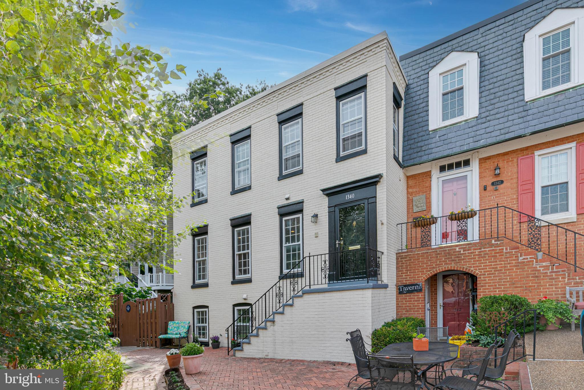 1340 North Lynnbrook Drive Arlington, VA 22201 - Photo 50 of 57 a front view of a house with garden and plants