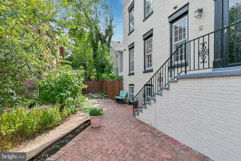 $1,495,000 | 1340 North Lynnbrook Drive, Arlington, VA 22201