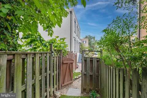 $1,495,000 | 1340 North Lynnbrook Drive, Arlington, VA 22201