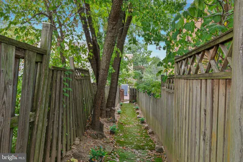 $1,495,000 | 1340 North Lynnbrook Drive, Arlington, VA 22201