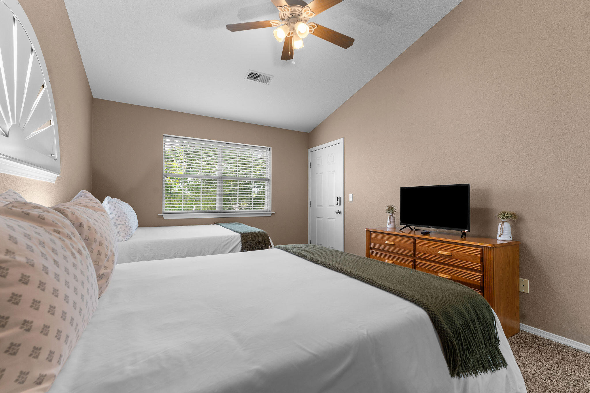 530 Spring Creek Road, Unit 12 Branson, MO 65616 - Photo 24 of 47 Guest Room 2 is a lock out