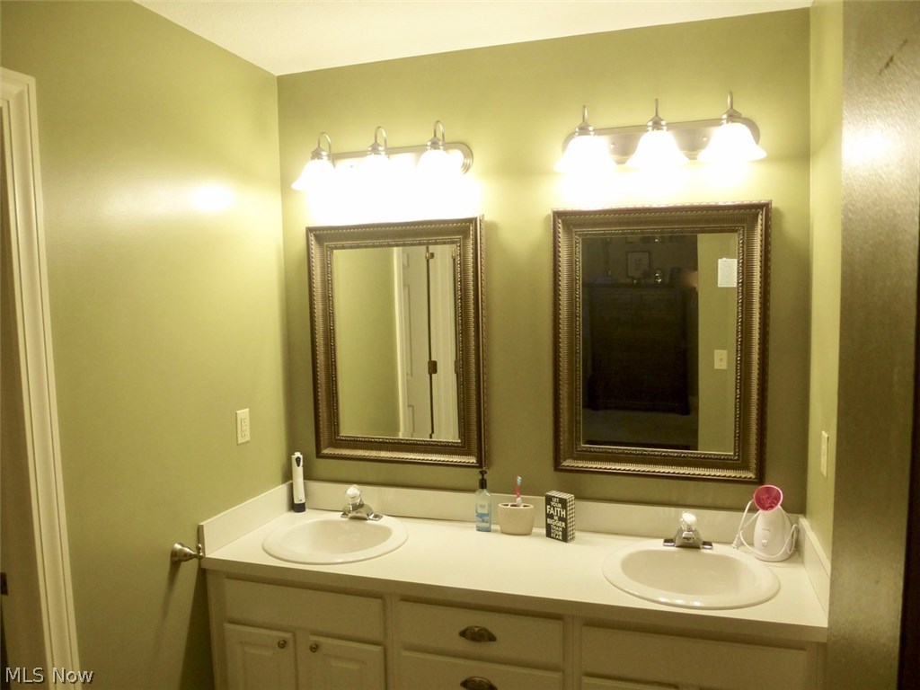 4398 Brooks Road Cleveland, OH 44105 - Photo 13 of 26