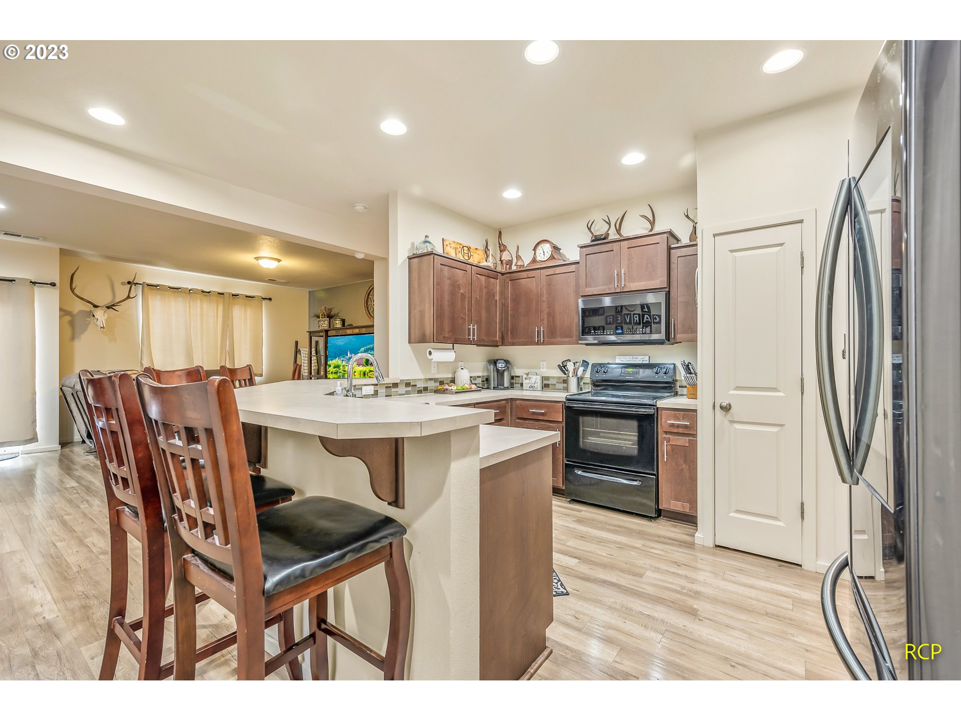 51562 Southwest S Fork Loop Scappoose, OR 97056 - Photo 4 of 31 Kitchen