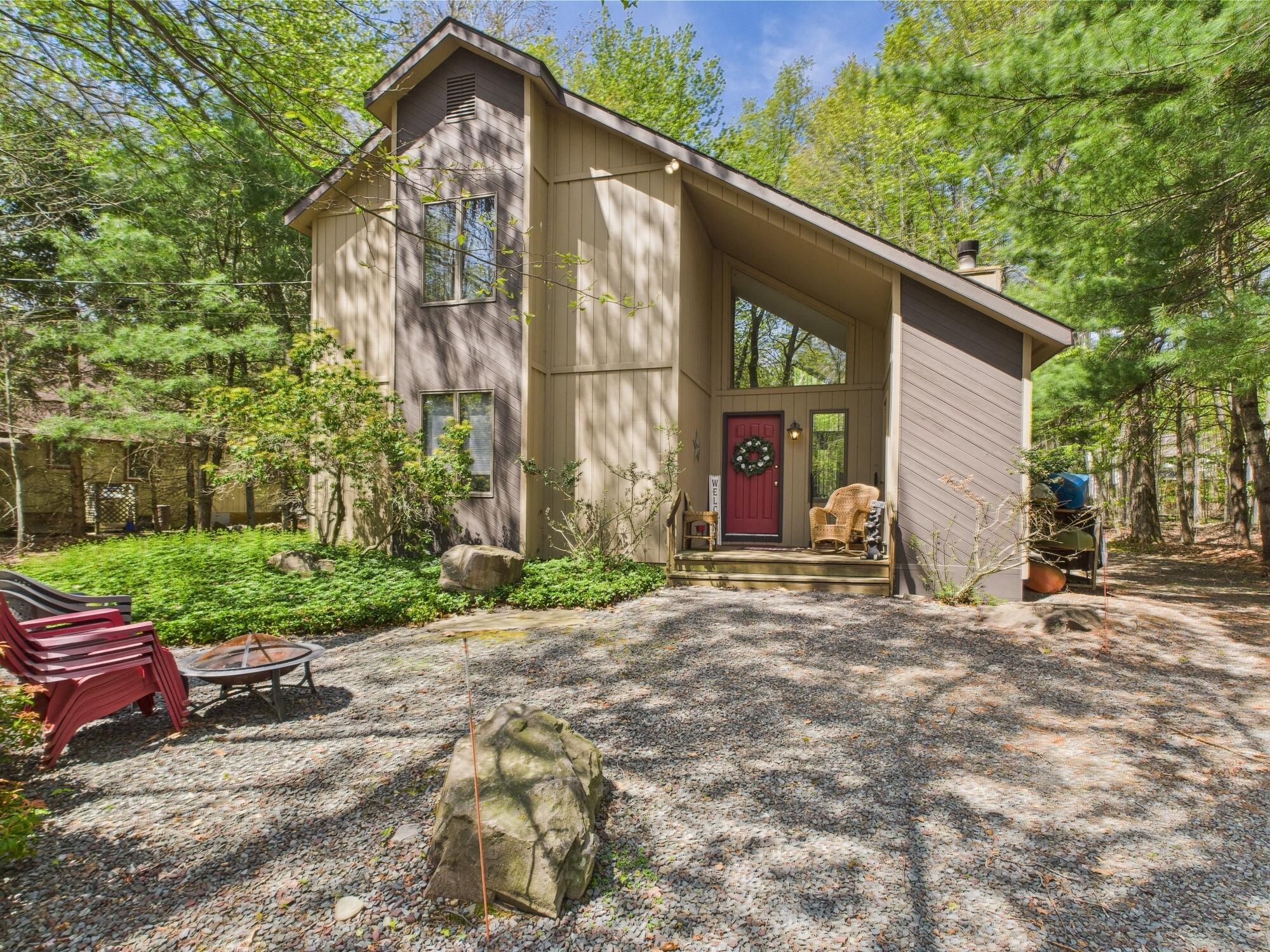 5541 Fox Run Road Pocono Pines, PA 18350 - Photo 3 of 44 CAM03442G0-PR0135-STILL010