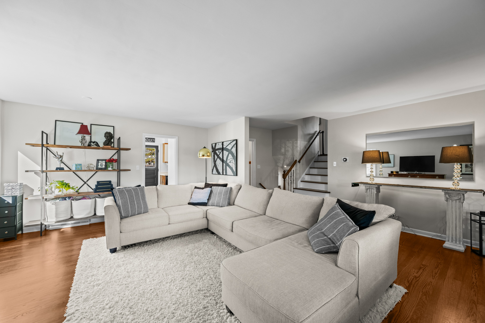 2020 Walnut St Park Ridge Park Ridge, IL 60068 - Photo 5 of 28 a living room with furniture and a wooden floor