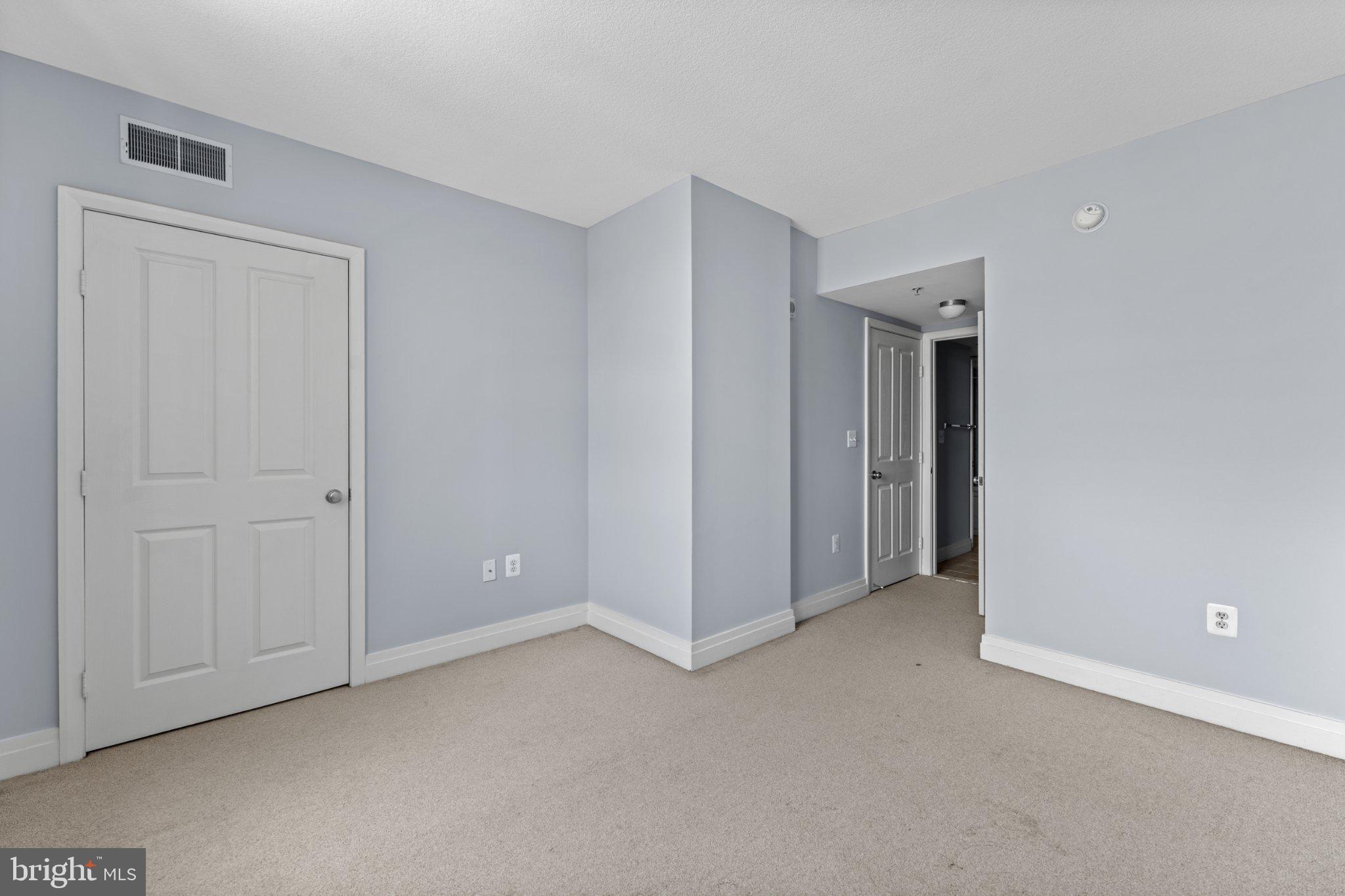 414 Water Street, Unit 1306 Baltimore, MD 21202 - Photo 29 of 29 Spacious room with soft blue hues.