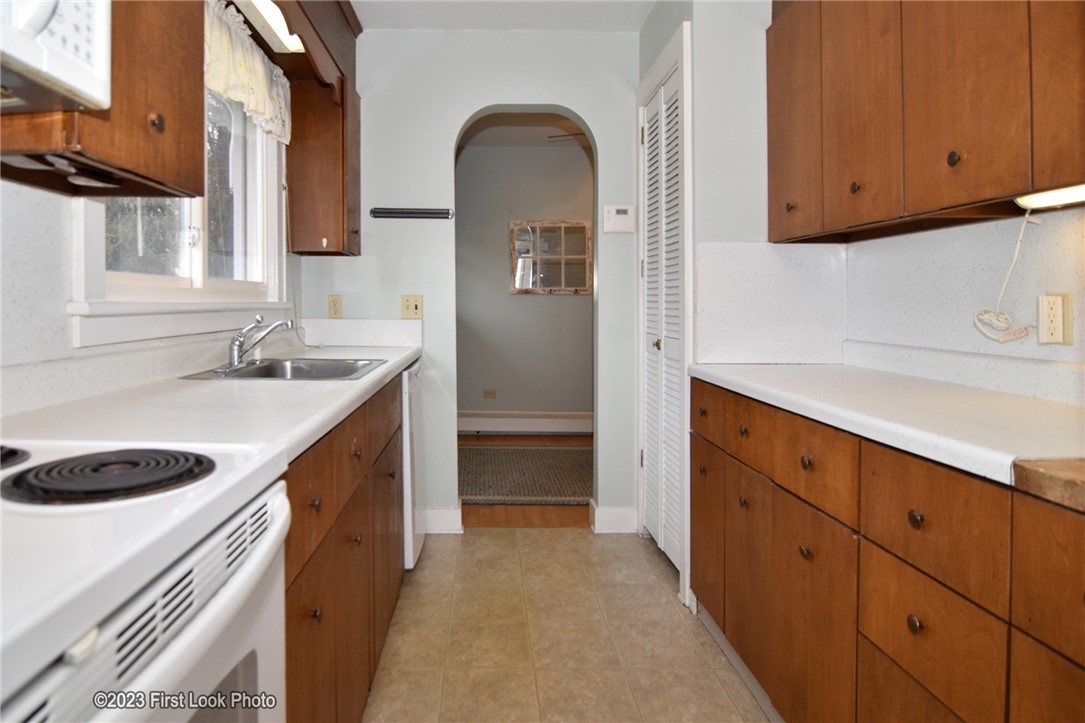 62 East Avenue Westerly, RI 02891 - Photo 13 of 41