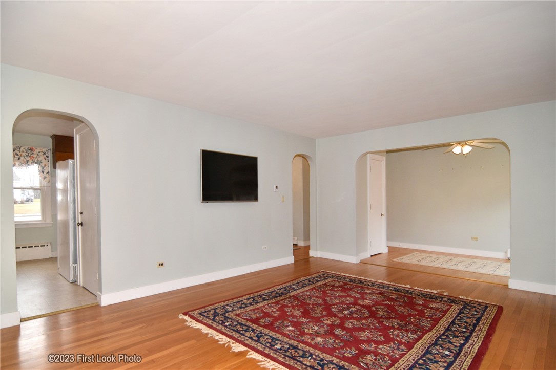 62 East Avenue Westerly, RI 02891 - Photo 4 of 41