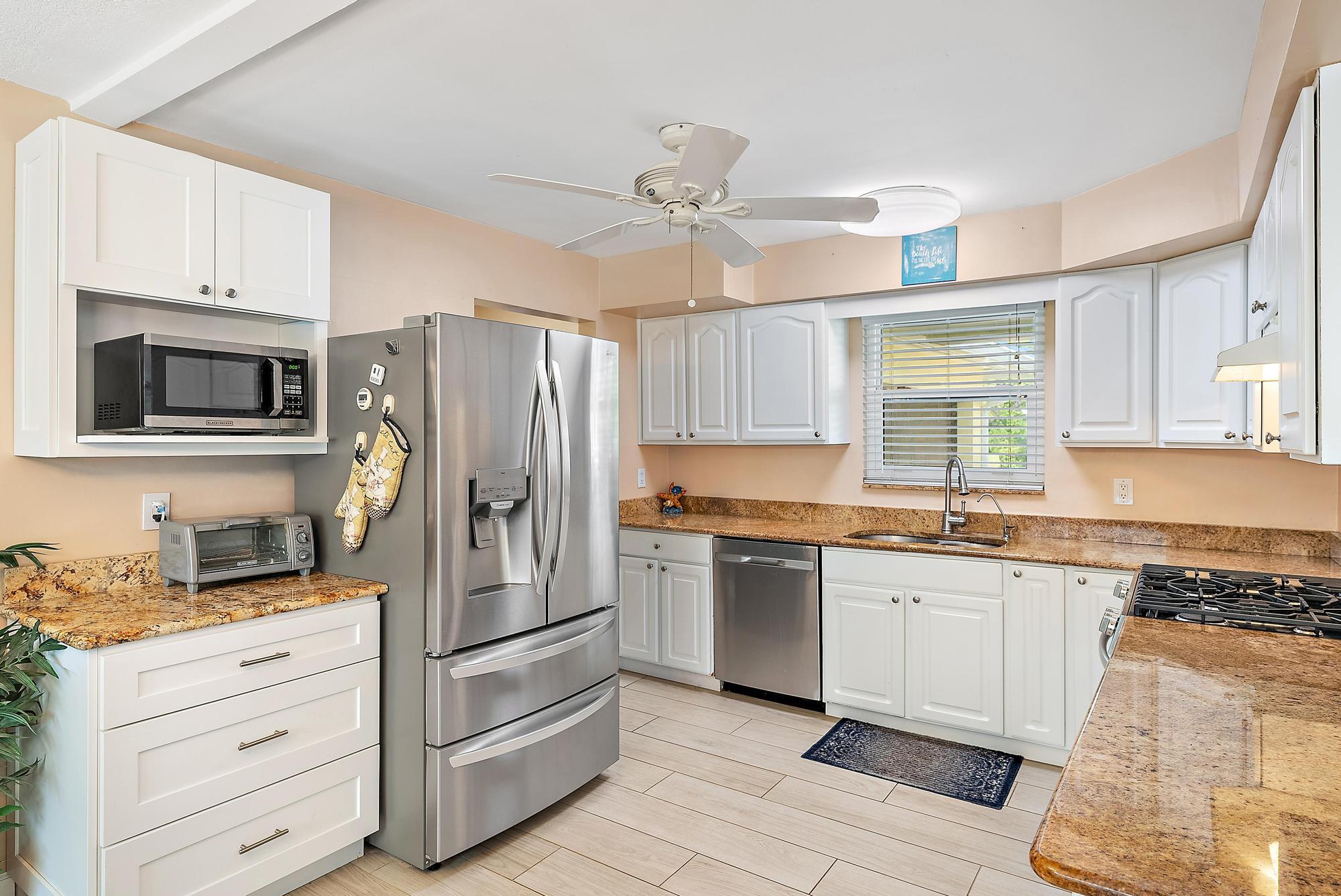 1211 Dolphin Road Riviera Beach, FL 33404 - Photo 11 of 34 Kitchen