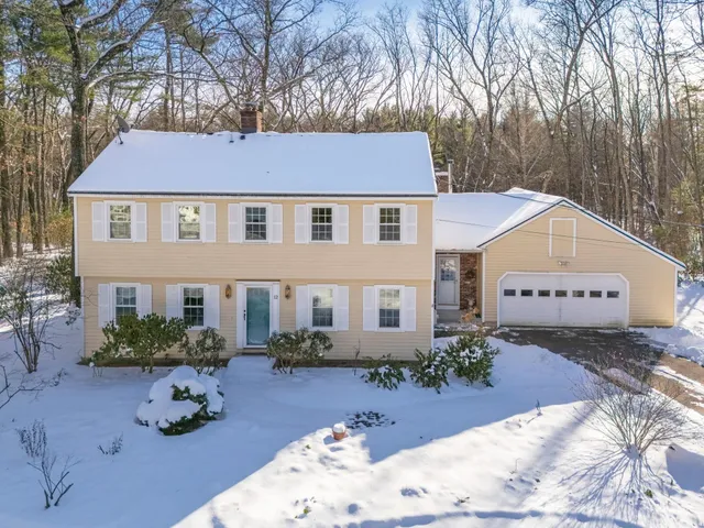 $755,000 | 12 Fairway Drive, Amherst, NH 03031