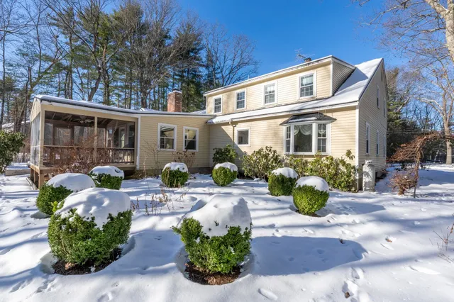 $755,000 | 12 Fairway Drive, Amherst, NH 03031