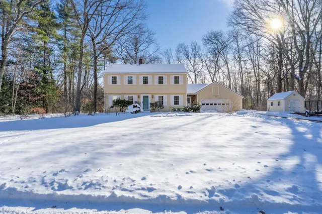 $755,000 | 12 Fairway Drive, Amherst, NH 03031