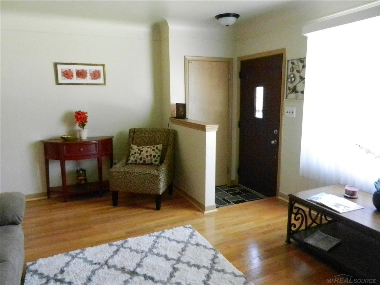 23837 Rausch Avenue Eastpointe, MI 48021 - Photo 5 of 47 31326267-4.JPG