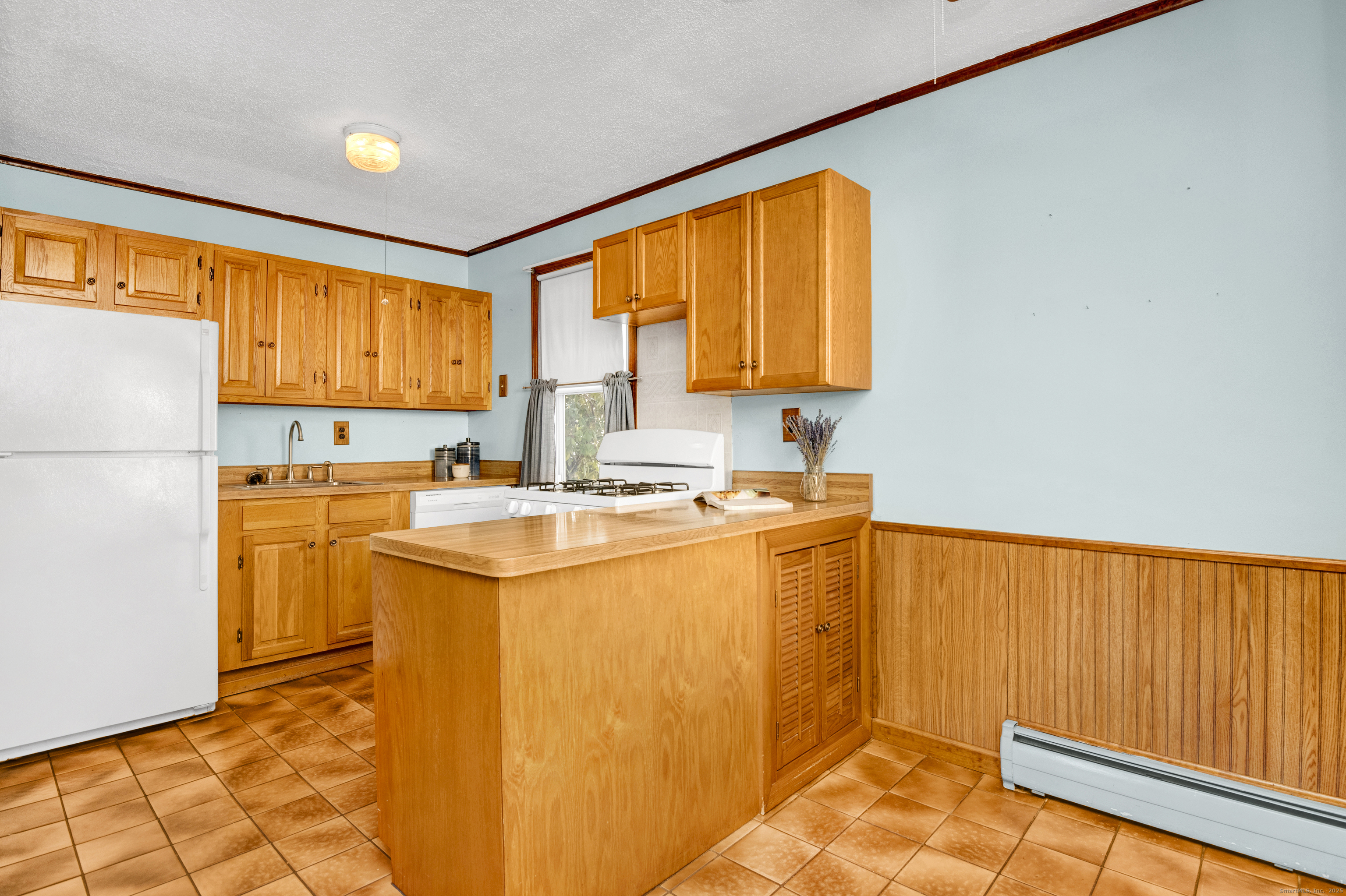 75 Lafayette Street Hartford, CT 06106 - Photo 16 of 38 a room with sink and washing machine