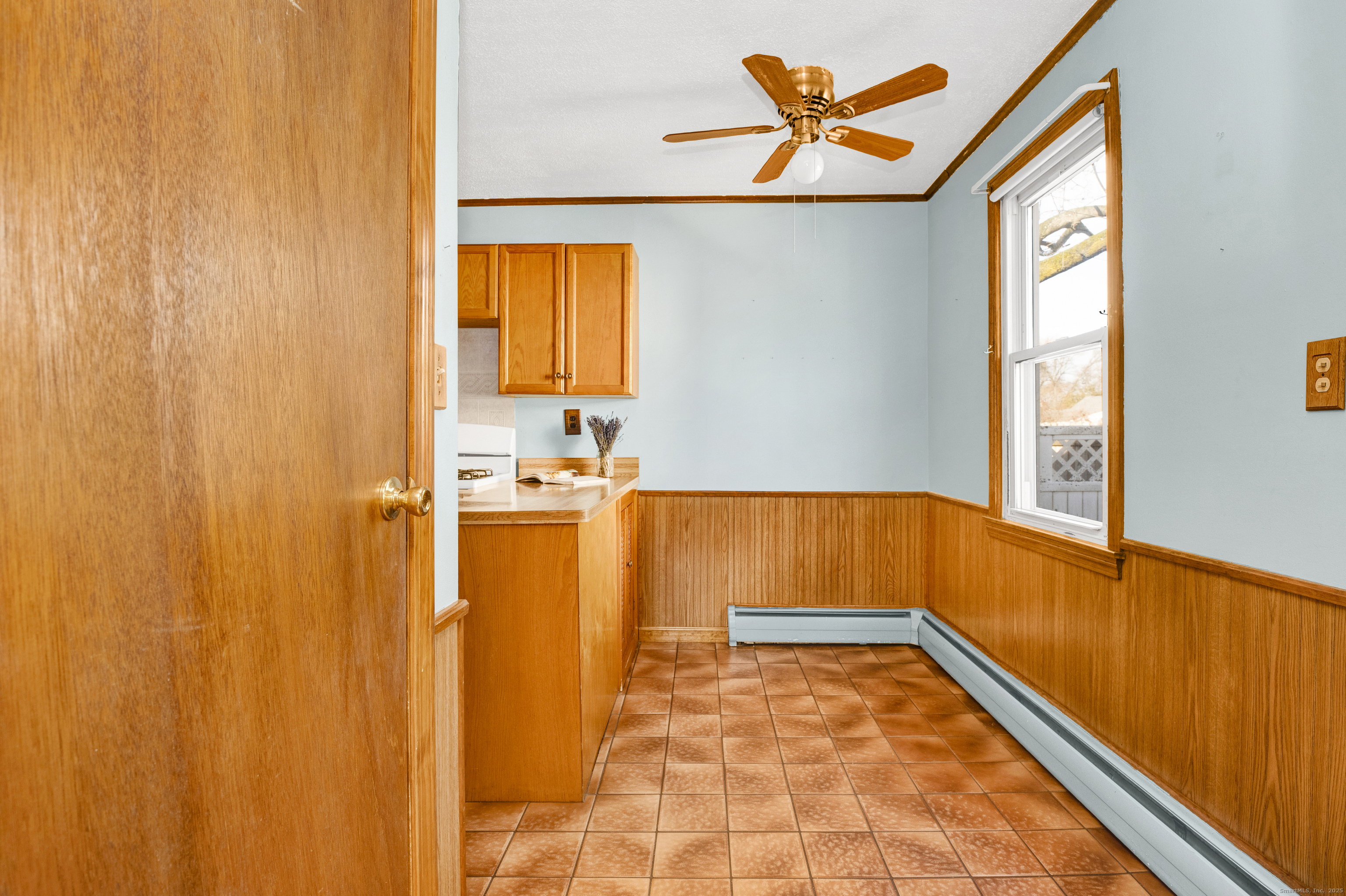 75 Lafayette Street Hartford, CT 06106 - Photo 23 of 38 a bathroom with a tub and window
