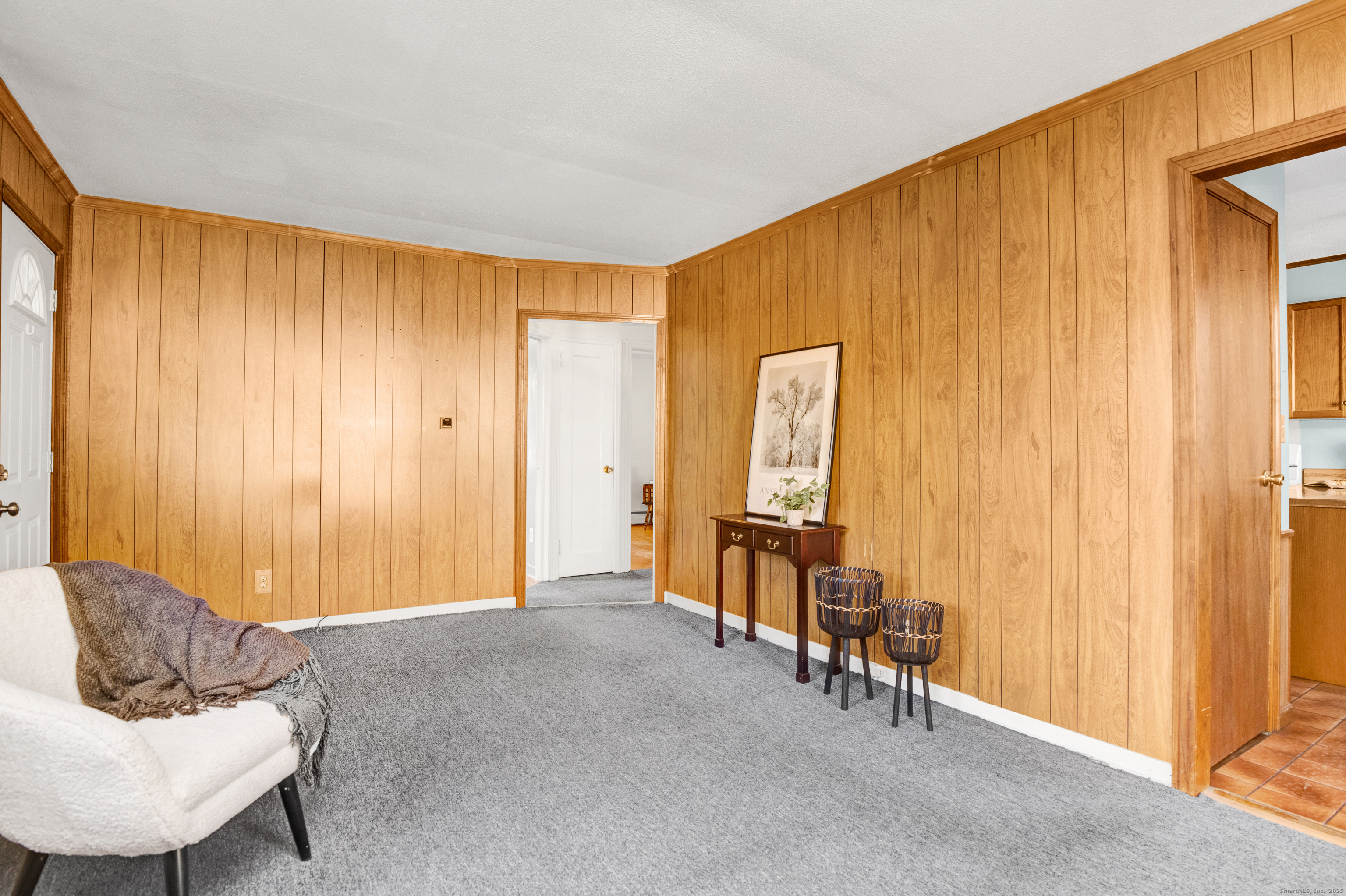 75 Lafayette Street Hartford, CT 06106 - Photo 25 of 38 a living room with furniture and a window