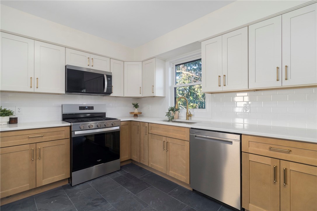 6 Holmes Street Westerly, RI 02891 - Photo 7 of 32 Gallery Image 7