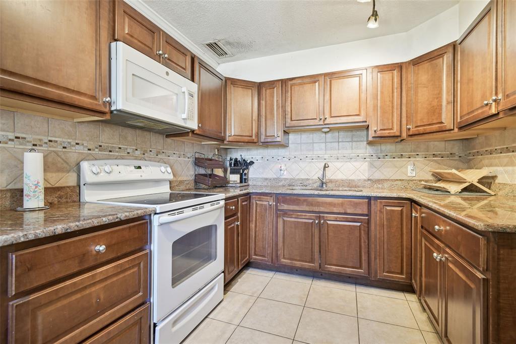 4412 Bray Road Tampa, FL 33634 - Photo 10 of 30 Gallery Image 10