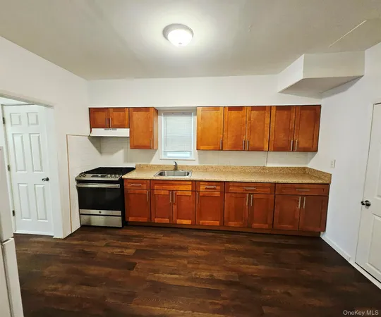 $3,000 | 22 Ford Street, Unit 1, Glen Cove, NY 11542