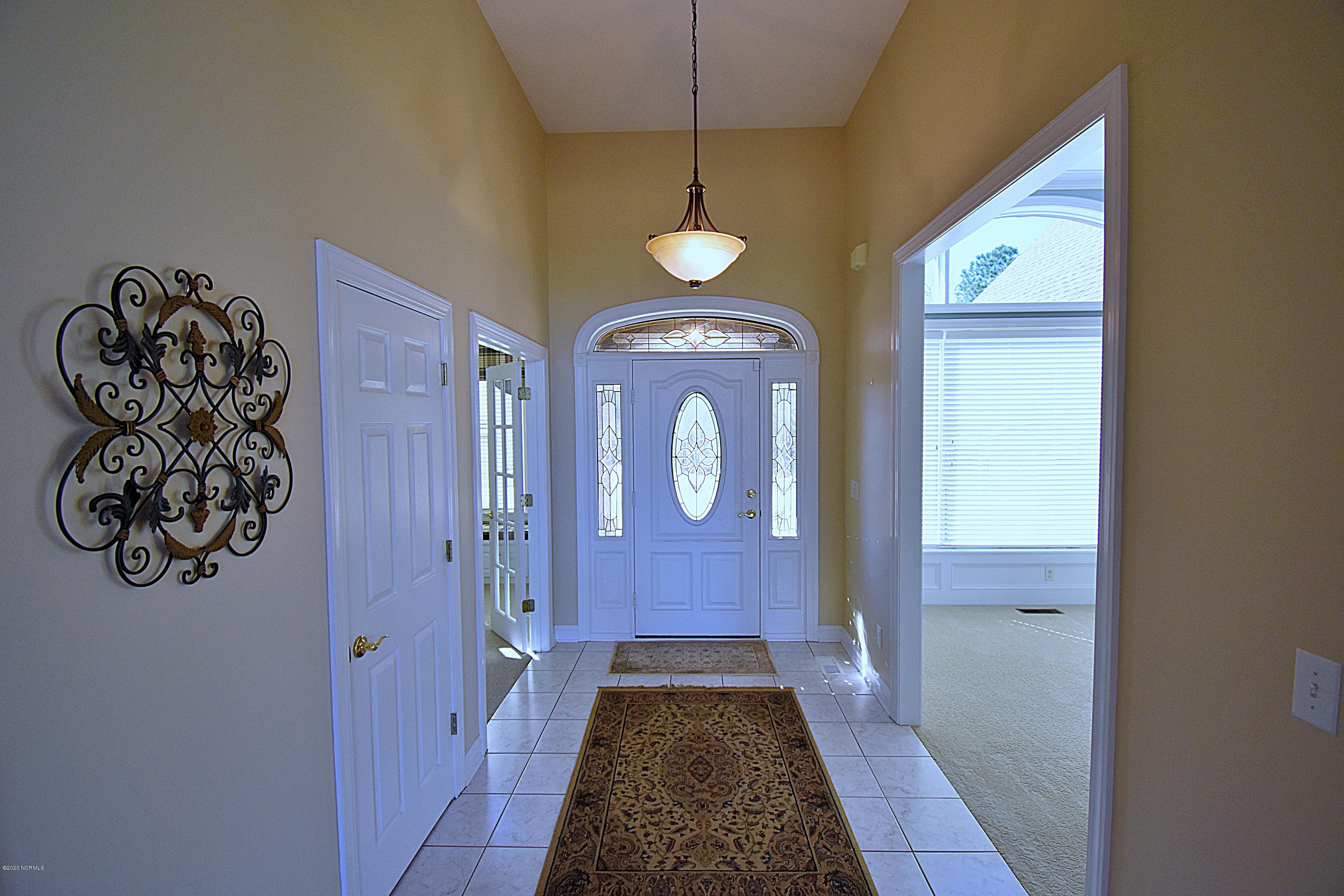 222 Mellen Road New Bern, NC 28562 - Photo 3 of 30 Entrance Foyer