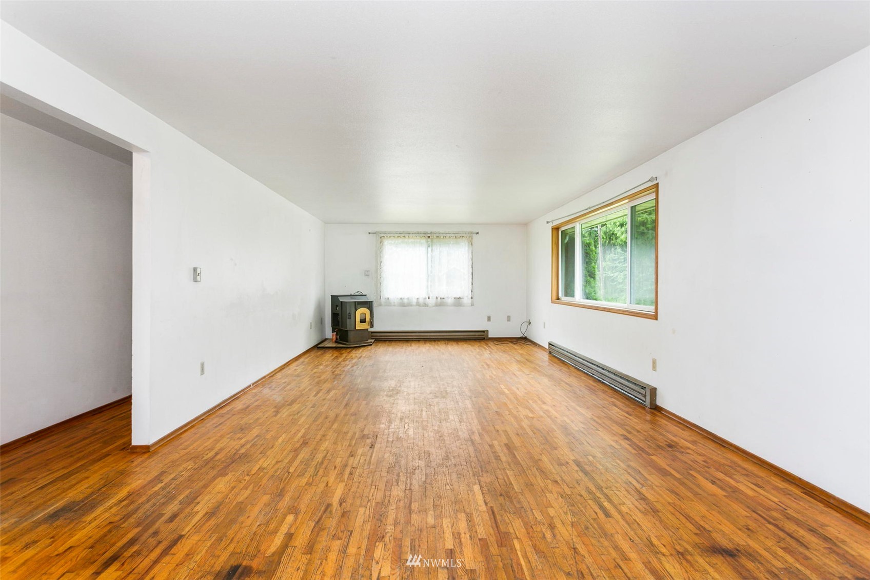 8501 Robe Menzel Road Granite Falls, WA 98252 - Photo 8 of 20 an empty room with wooden floor and windows