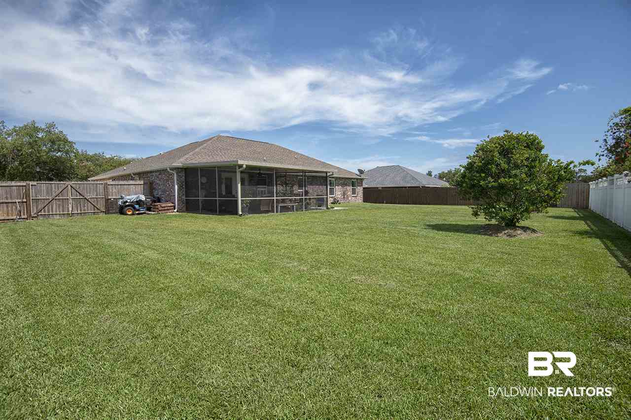 215 Meadow Run Loop Foley, AL 36535 - Photo 8 of 43 Privacy Fence