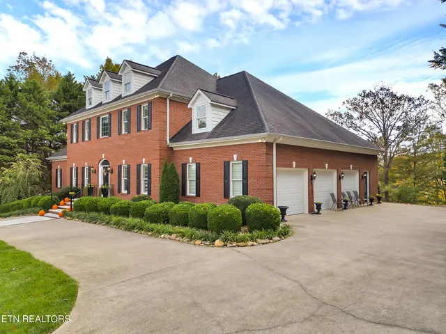 $1,299,000 | 142 Center Park Lane, Oak Ridge, TN 37830