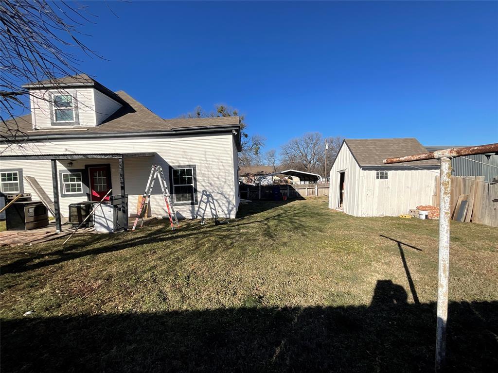 207 College Street Chico, TX 76431 - Photo 8 of 20