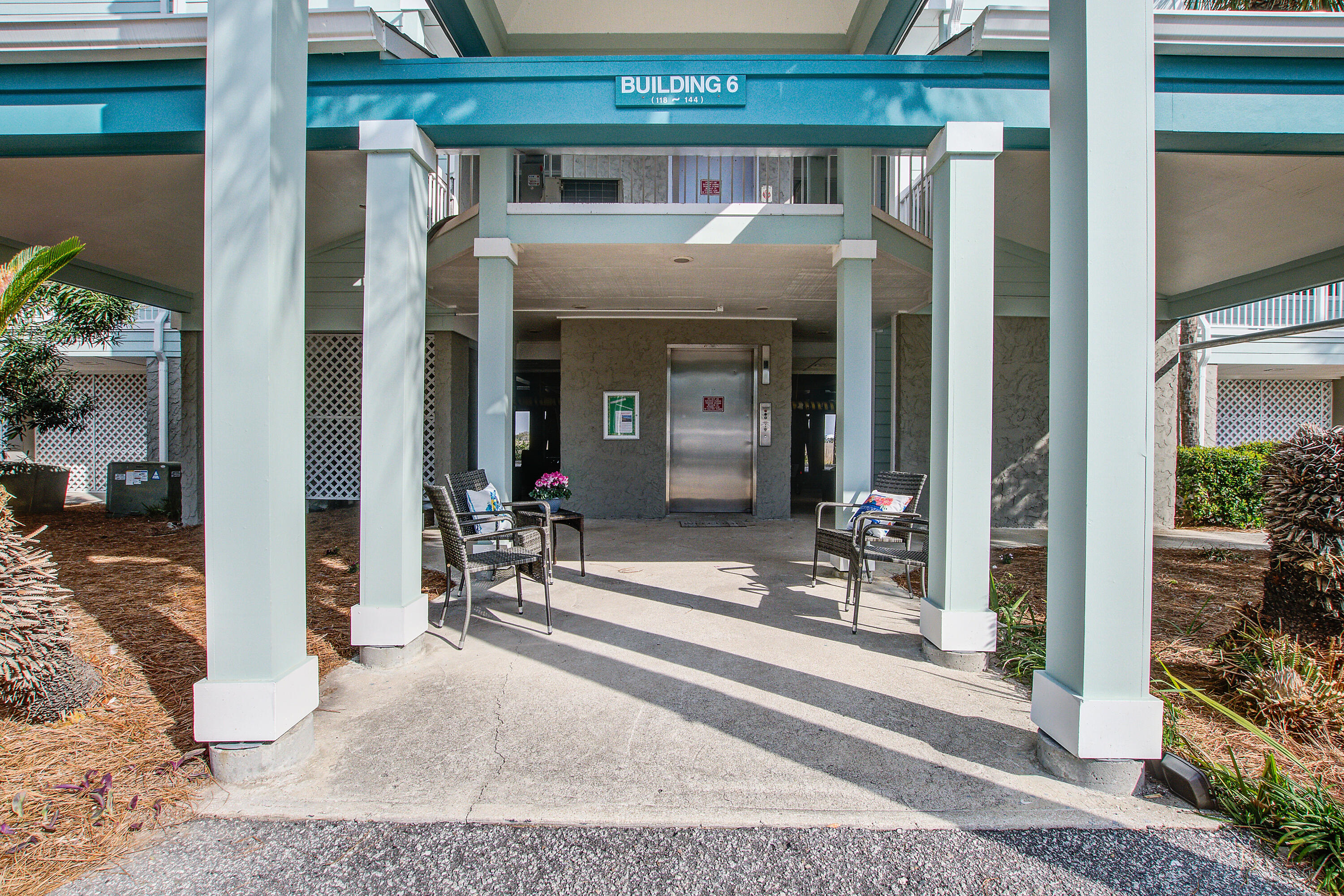 134 Marsh View Charleston, SC 29412 - Photo 4 of 39 134 Marsh View Villas