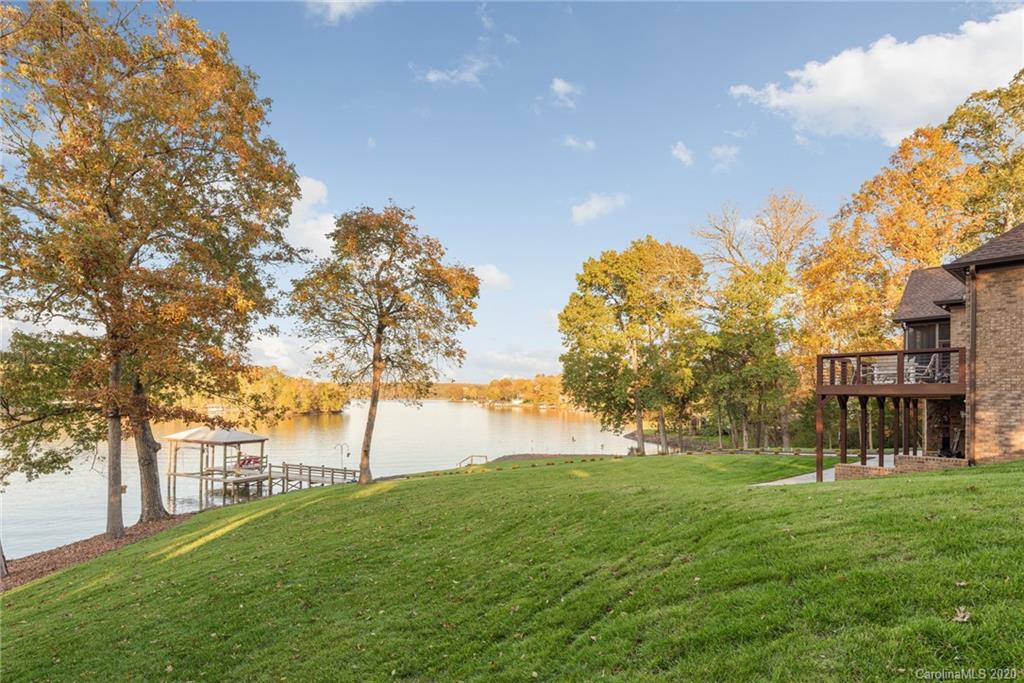 875 Bonum Road Lake Wylie, SC 29710 - Photo 4 of 39 Gallery Image 4