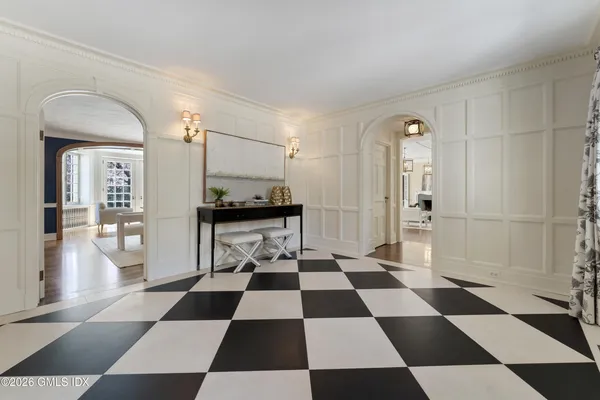 $8,495,000 | 7 Calhoun Drive, Greenwich, CT 06831