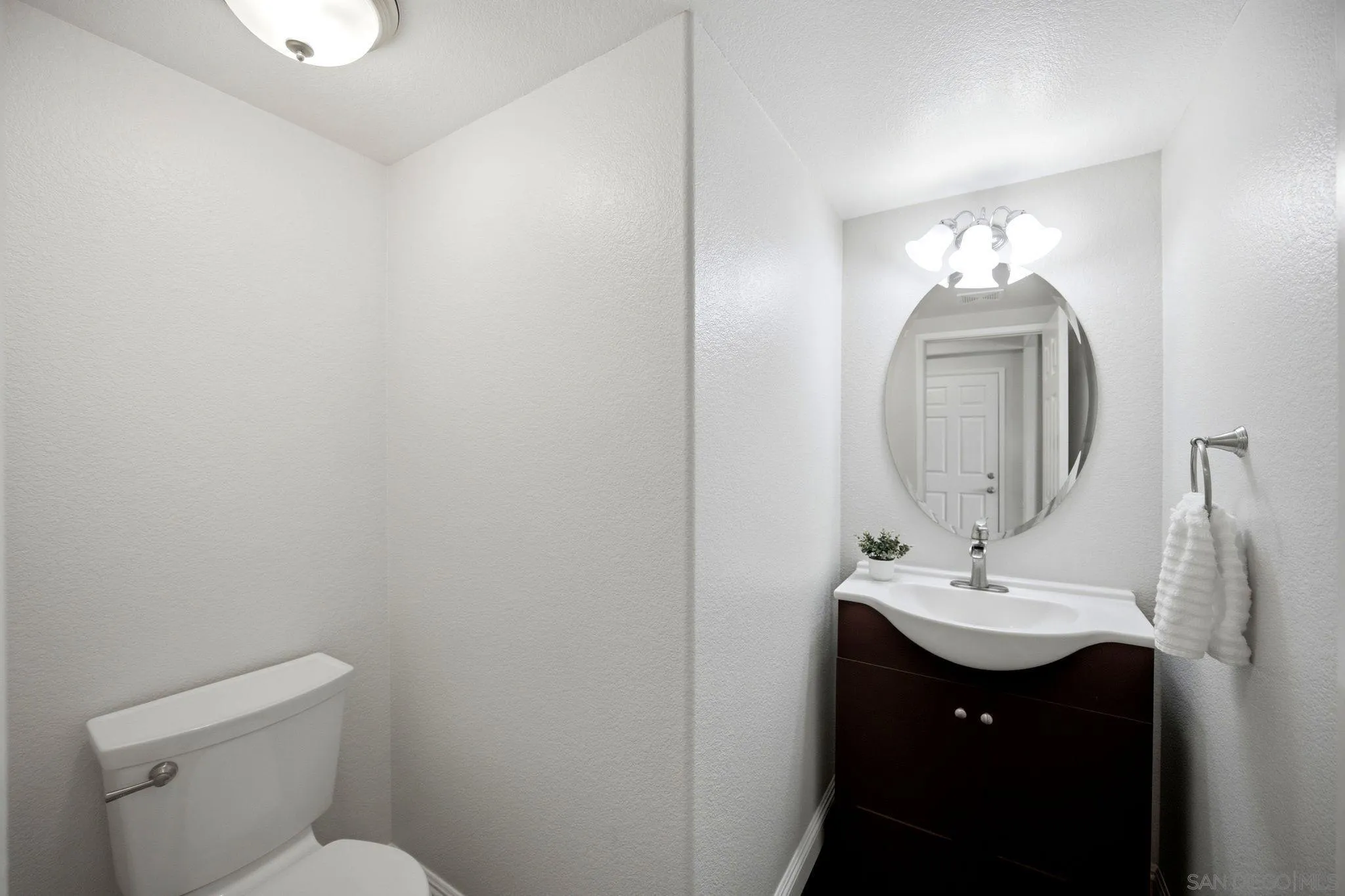 150 Ridge View Way Oceanside, CA 92057 - Photo 9 of 40 Gallery Image 9