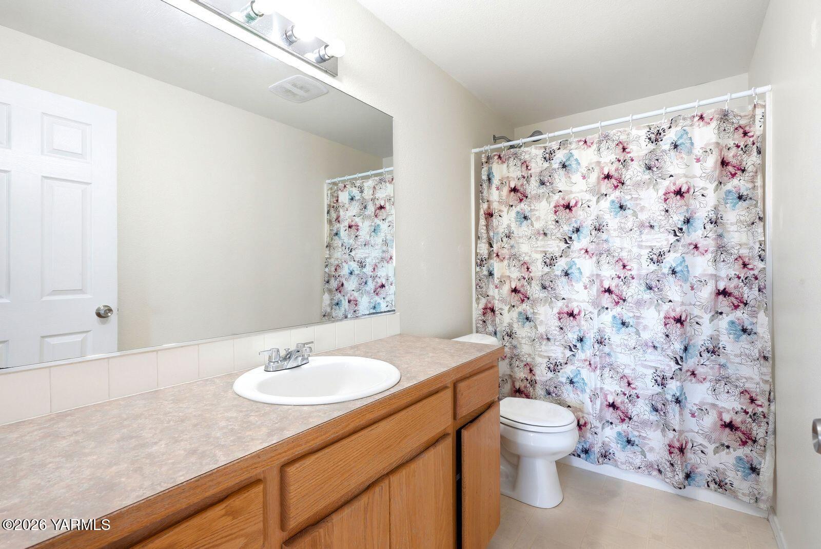 511 Millenium Avenue Moxee, WA 98936 - Photo 23 of 39 Guest Bath