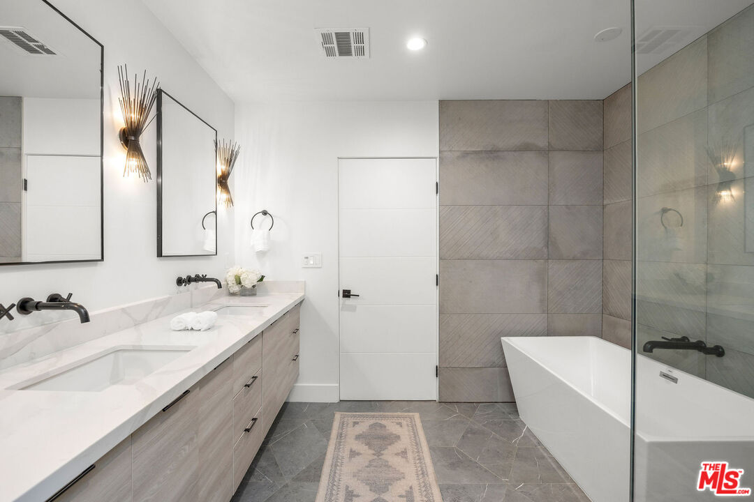 3925 Alla Road Los Angeles, CA 90066 - Photo 17 of 41 Gallery Image 17