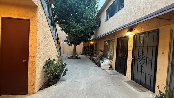 $374,900 | 7904 Laurel Canyon Boulevard, Unit 12, North Hollywood, CA 91605