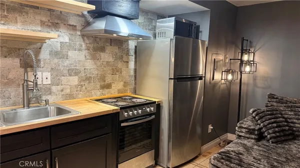 $374,900 | 7904 Laurel Canyon Boulevard, Unit 12, North Hollywood, CA 91605