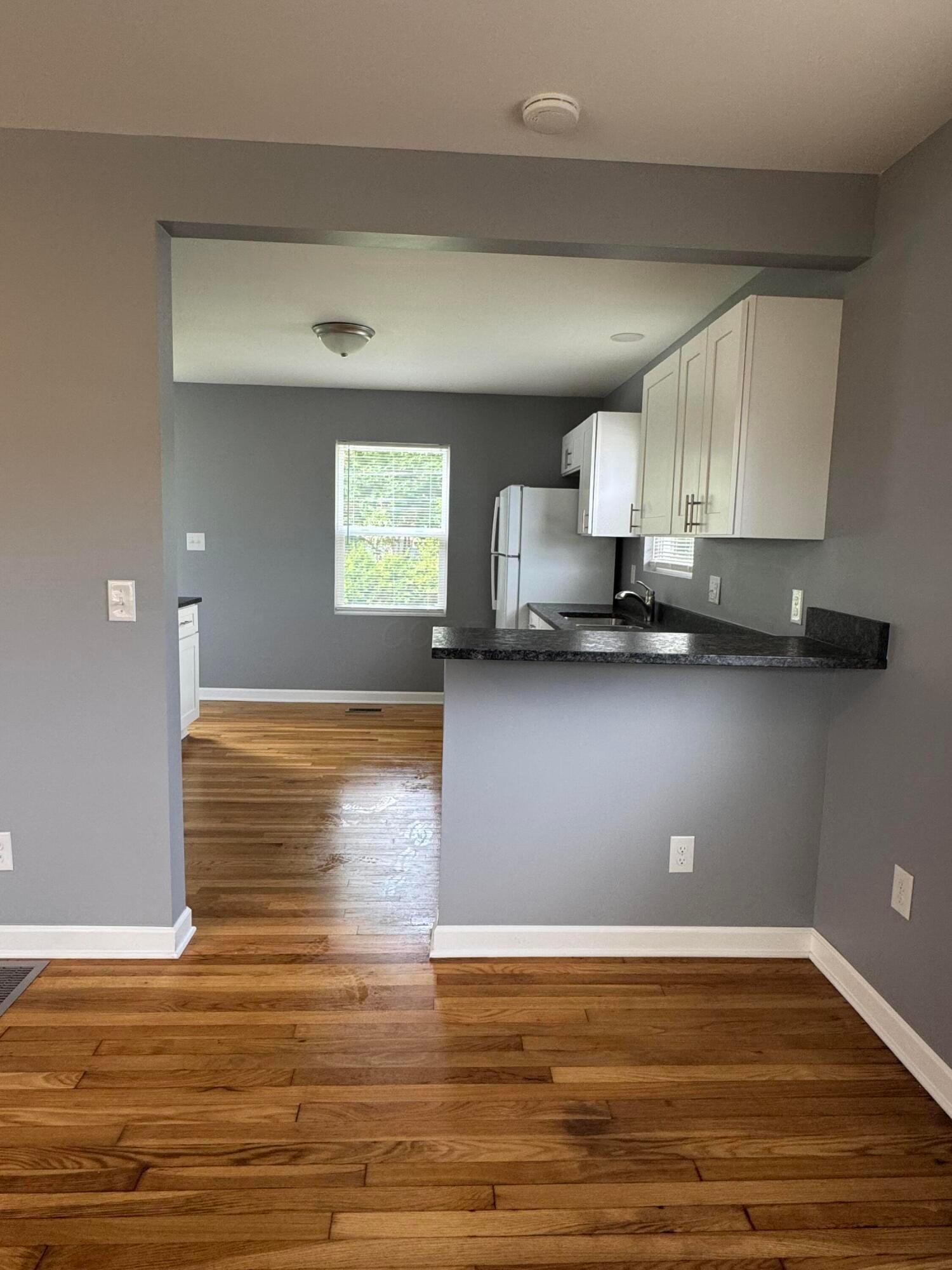 1895 East Beaumont Road Columbus, OH 43224 - Photo 5 of 14 04
