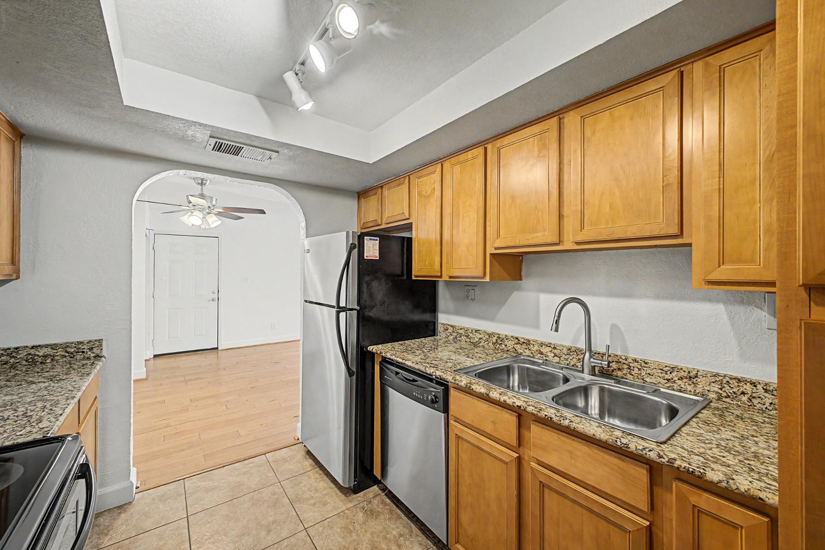 3825 East Camelback Road, Unit 144 Phoenix, AZ 85018 - Photo 7 of 35