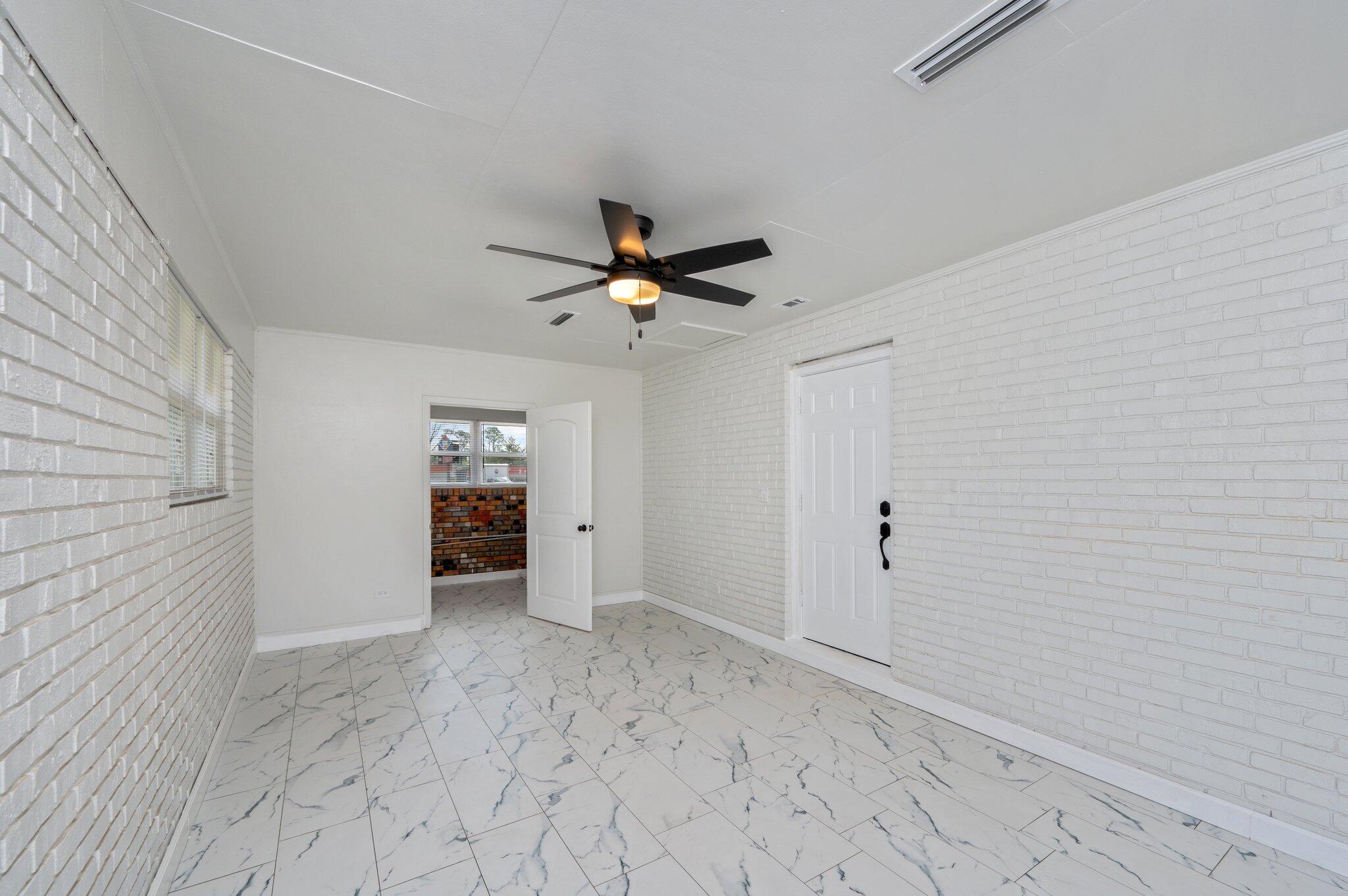 22543 Highway 331 Laurel Hill, FL 32567 - Photo 28 of 36 a view of an empty room