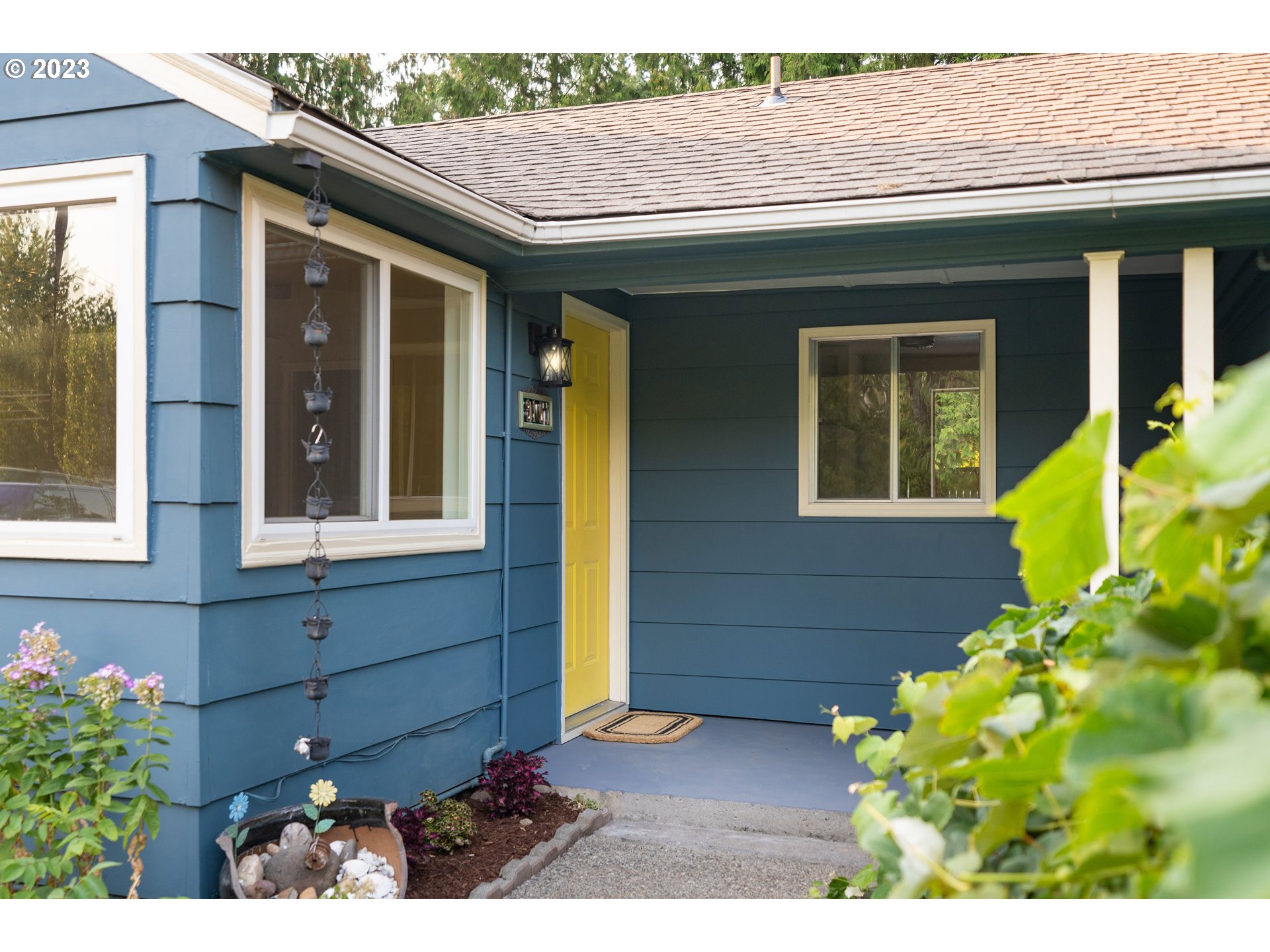 8107 Southwest Taylors Ferry Road Portland, OR 97223 - Photo 4 of 34 Gallery Image 4
