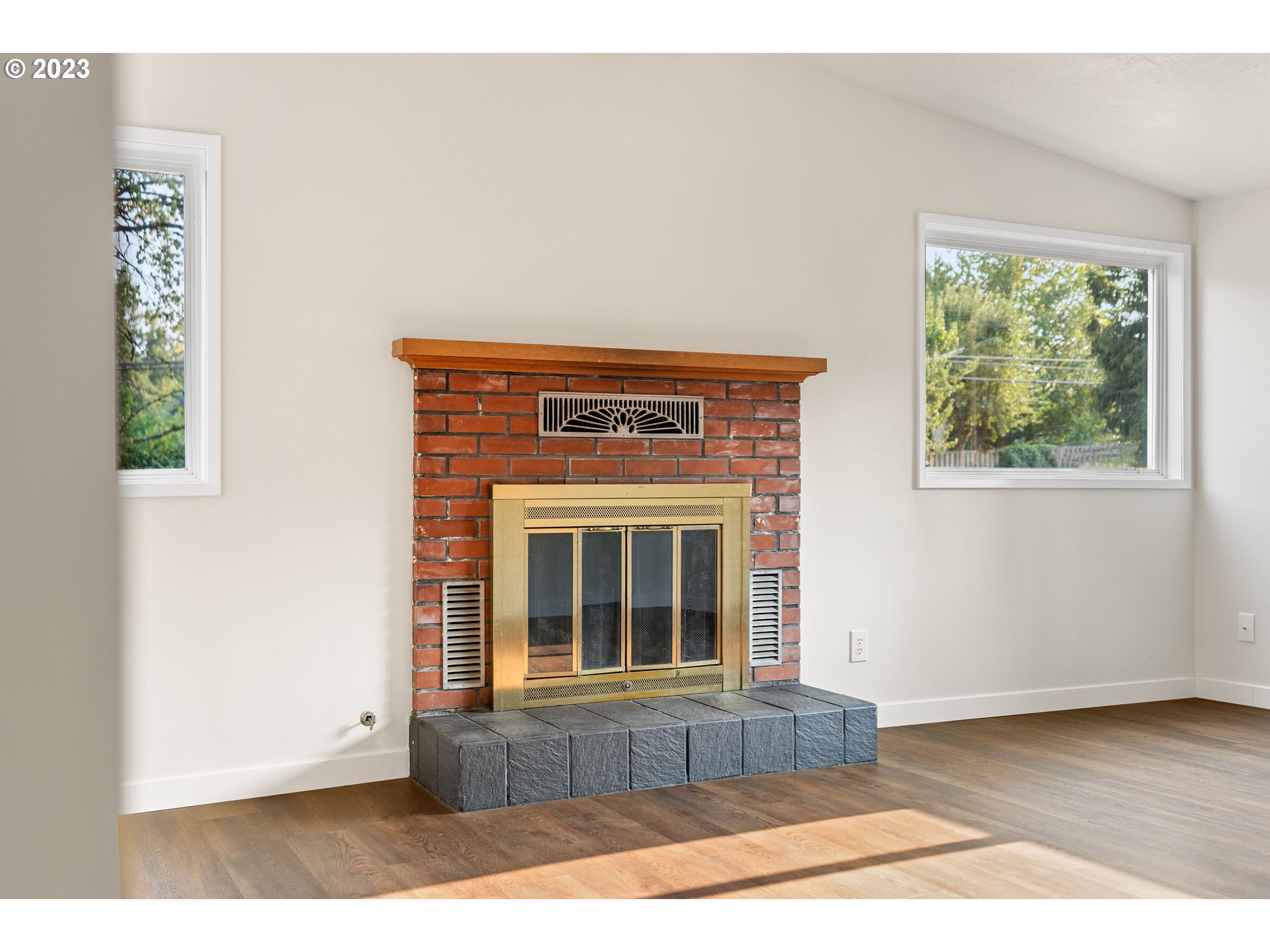 8107 Southwest Taylors Ferry Road Portland, OR 97223 - Photo 8 of 34 Gallery Image 8