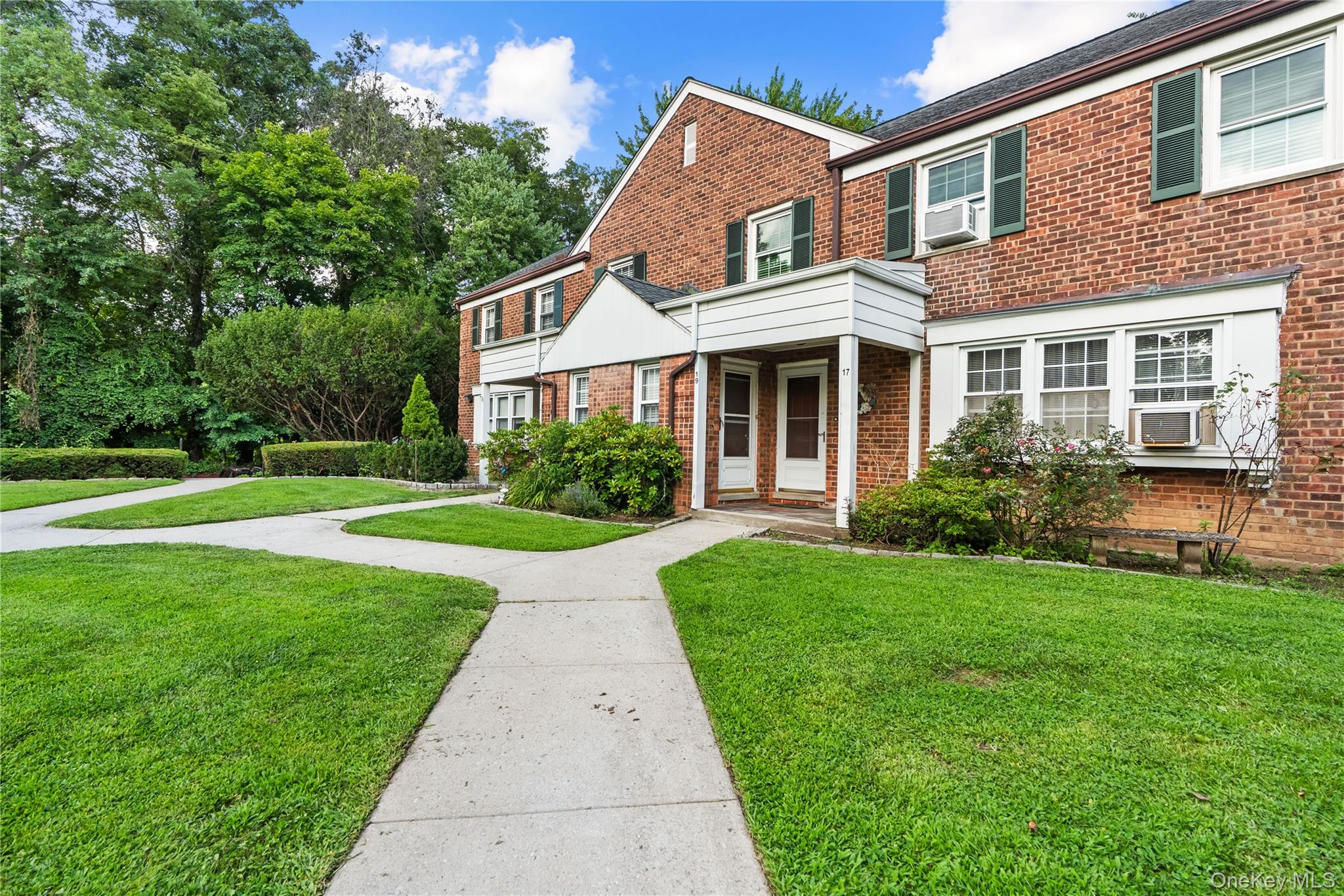 17 Robins Crescent, Unit 17 New Rochelle, NY 10801 - Photo 1 of 16 FRONT VIEW