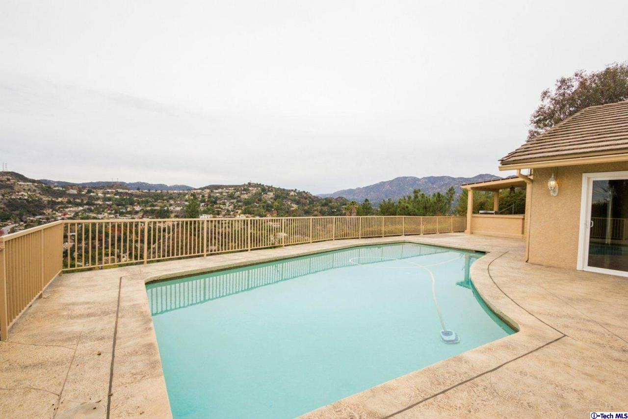 3816 San Augustine Drive Glendale, CA 91206 - Photo 18 of 35