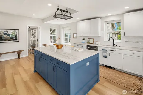 $1,795,000 | 915 30th Avenue South, Seattle, WA 98144