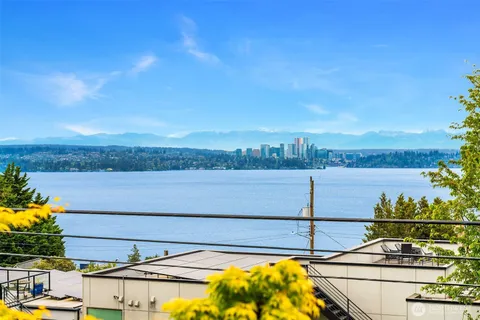 $1,795,000 | 915 30th Avenue South, Seattle, WA 98144
