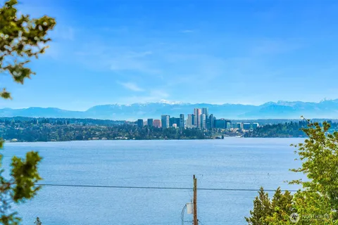 $1,795,000 | 915 30th Avenue South, Seattle, WA 98144